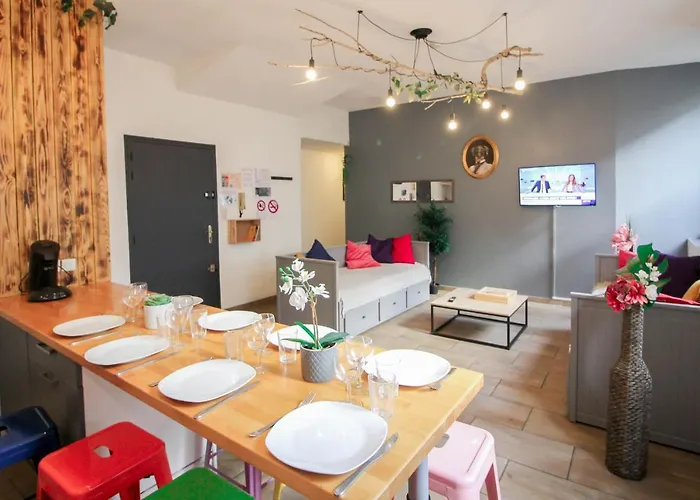 Calme en centre ville Appartement , spacieux et rénové à 50m de la Place Carnot